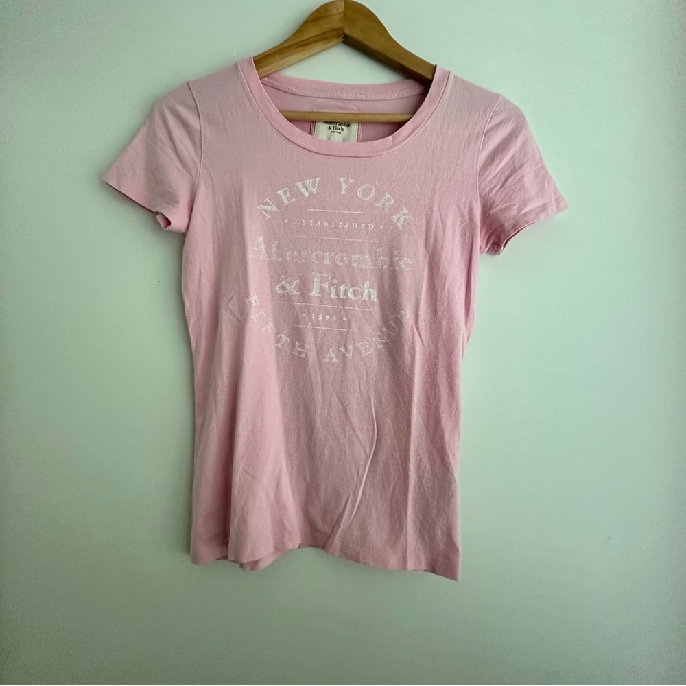 Abercrombie & Fitch Light Pink Short Sleeve Tee M